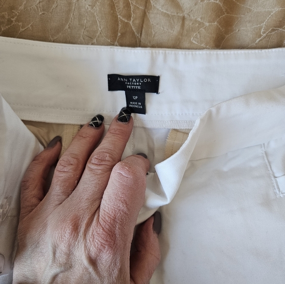 White Ann Taylor Capri Pants - Picture 4 of 5